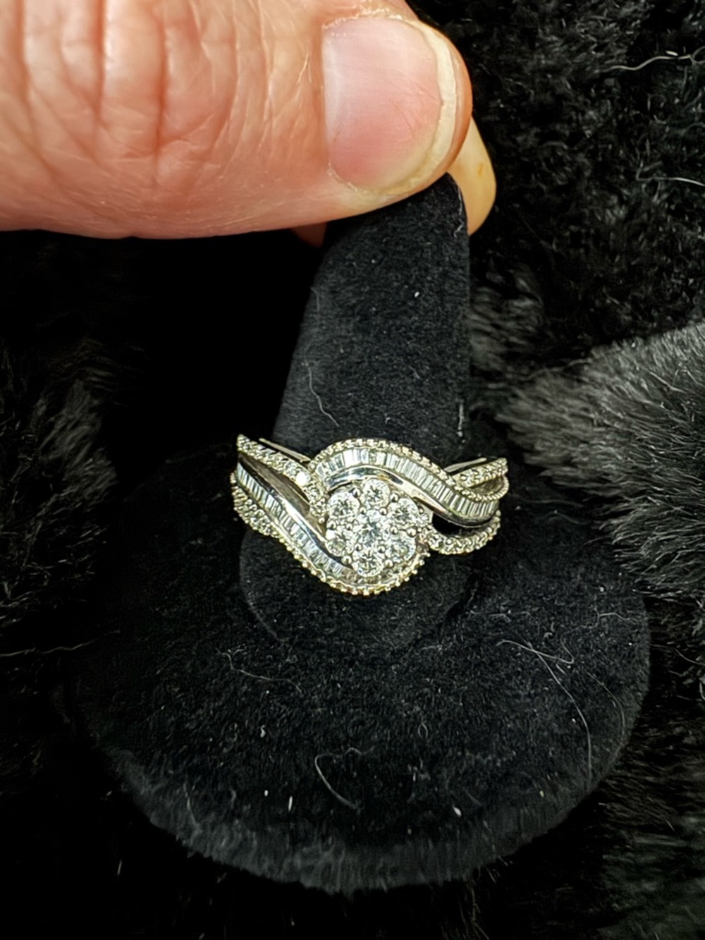 Fashion Jewelry Silver plated Cluster antique looking Halo Ring